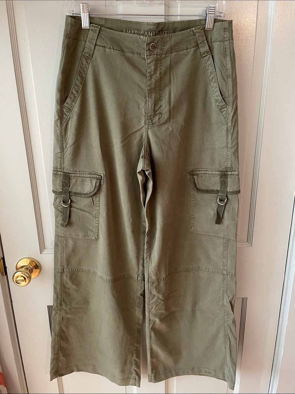 American Eagle Women’s Dreamy Drape Cargo Pant Wide Leg Olive 4